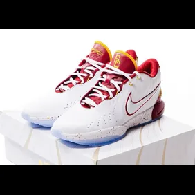 Nike-LeBron-21-USC-Trojans-PE-3