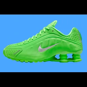 Nike-Shox-R4-Green-Strike-HV0839-398-1