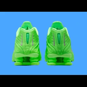 Nike-Shox-R4-Green-Strike-HV0839-398-4