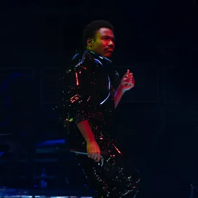 childish_gambino_new_world_tour_5-min